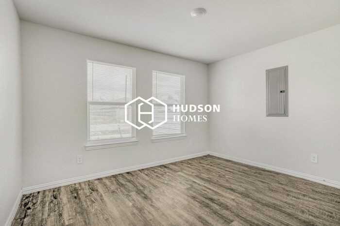 5602 Bacher St - Photo 7 of 14