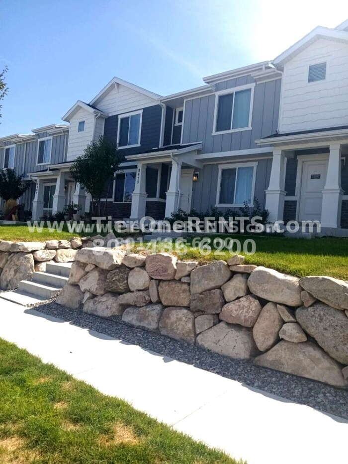 8455 W Bowie Dr - Photo 2 of 9