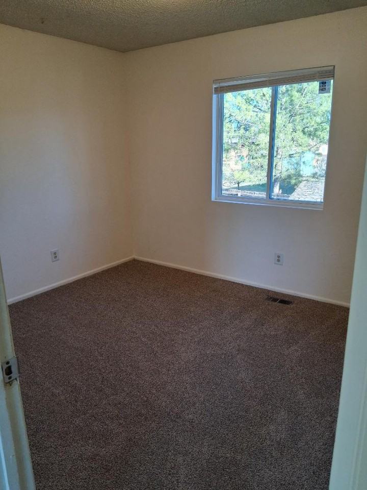 573 Dawn Ct - Photo 6 of 19