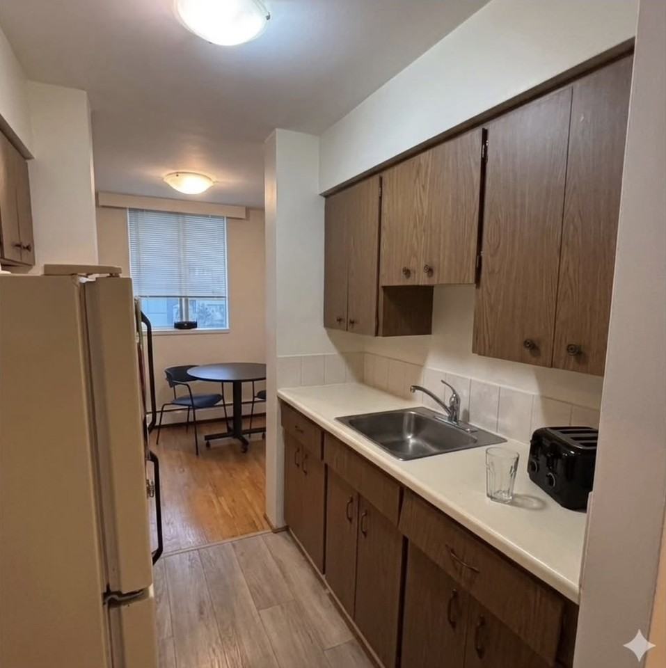 999 Gilford St - Photo 2 of 11