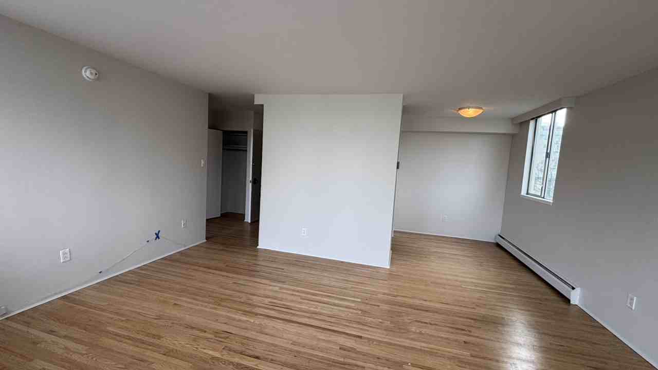 999 Gilford St - Photo 5 of 11