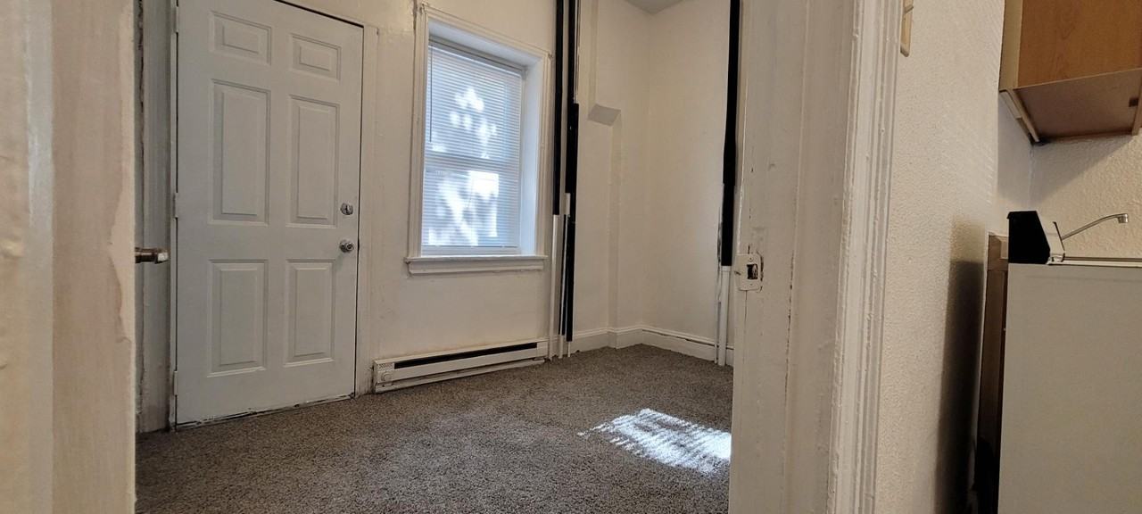 5426 Christian St - Photo 4 of 10