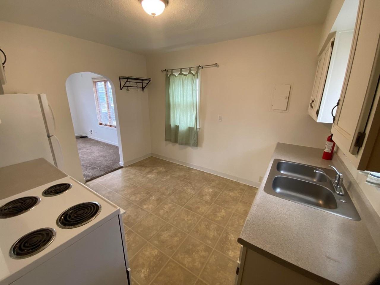 404 S Wayland Ave - Photo 5 of 20