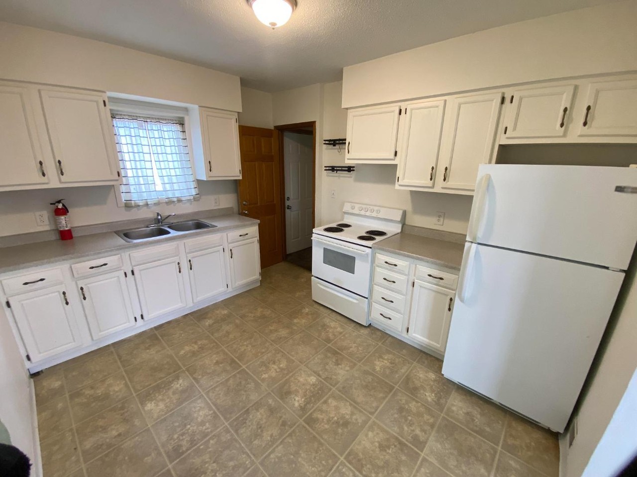 404 S Wayland Ave - Photo 7 of 20