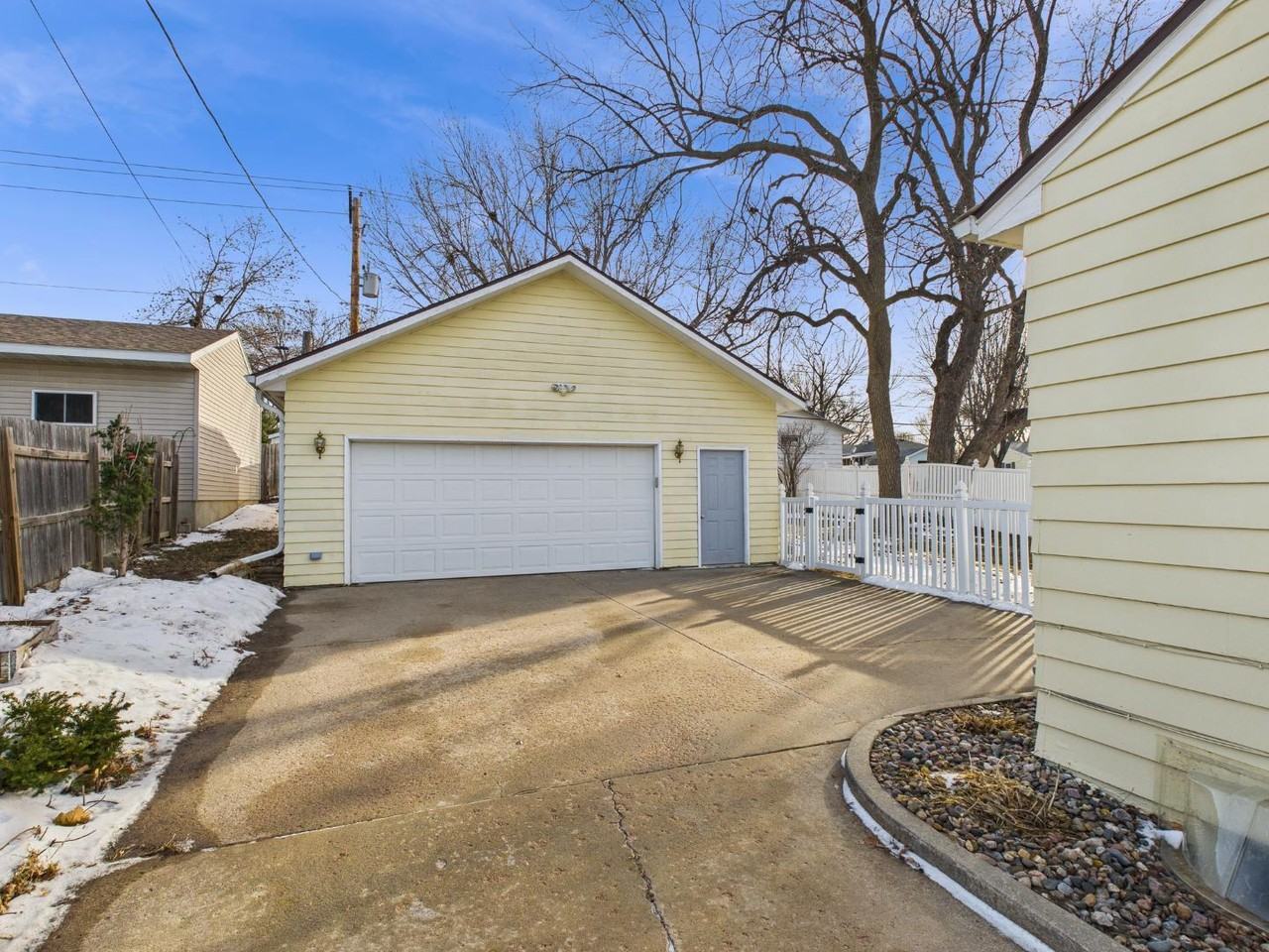 904 S Cloudas Ave - Photo 4 of 20