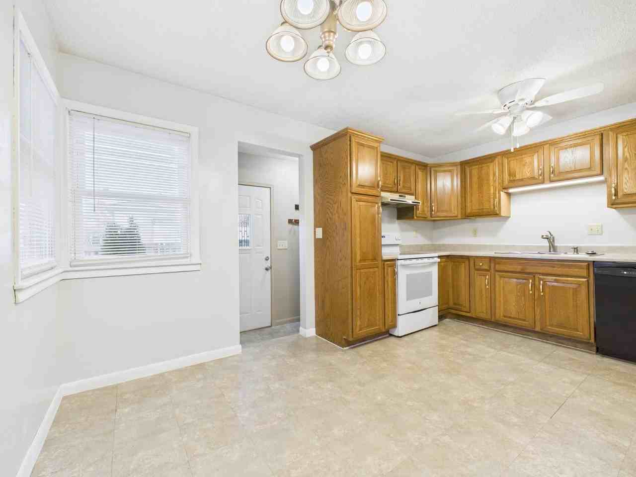 904 S Cloudas Ave - Photo 5 of 20