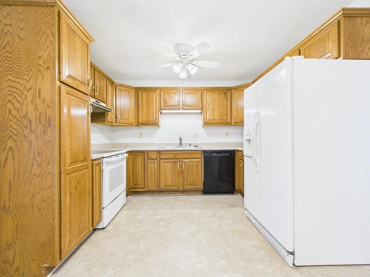 904 S Cloudas Ave - Photo 7 of 20