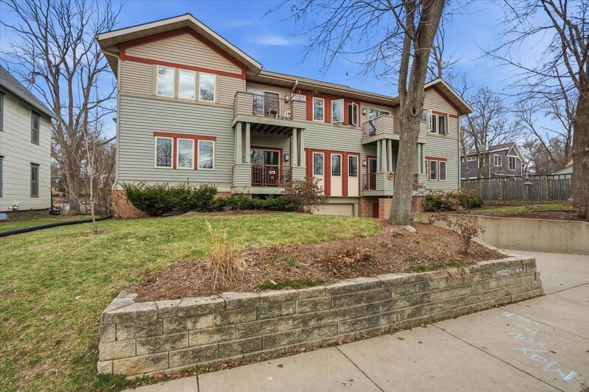 1140 E Dayton St - Photo 3 of 14