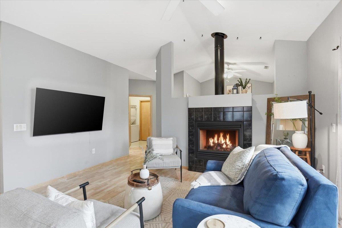 1140 E Dayton St - Photo 4 of 14