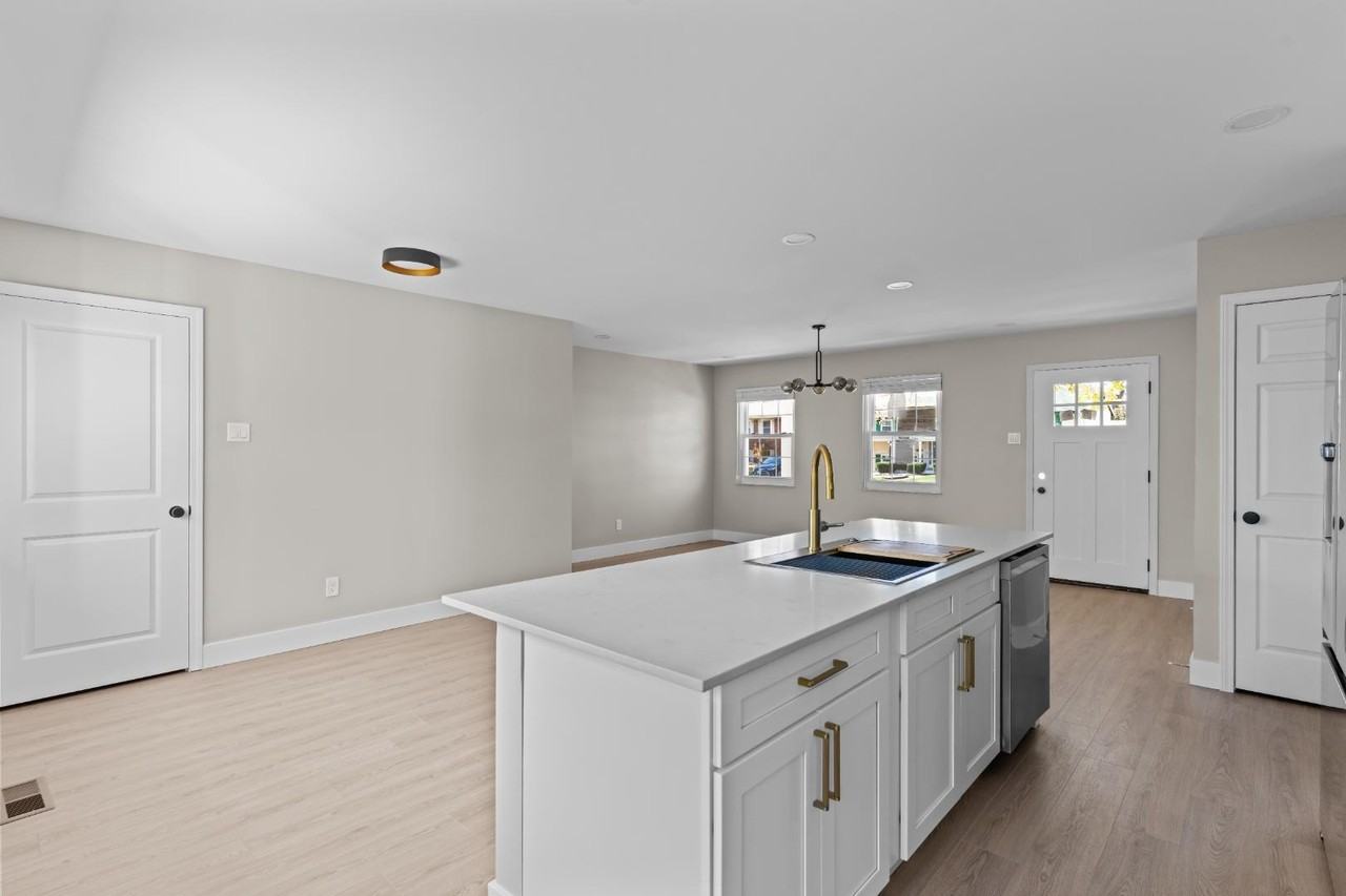 2180 Glenoro Dr - Photo 4 of 11