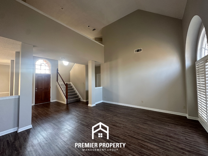 8813 Bredbury Cv E - Photo 4 of 33