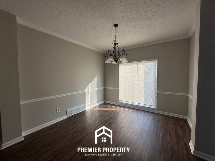 8813 Bredbury Cv E - Photo 5 of 33