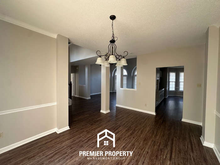 8813 Bredbury Cv E - Photo 6 of 33