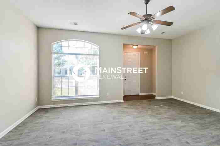 10092 Mill Hill Ave - Photo 3 of 16