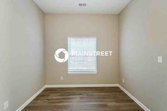 10092 Mill Hill Ave - Photo 4 of 16