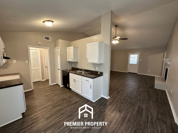 4405 French Market Cir E - Photo 4 of 21