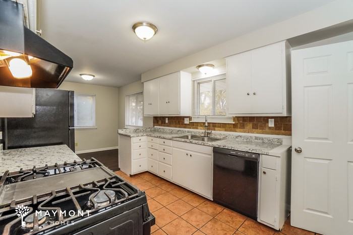 1499 Shanley Dr - Photo 5 of 12