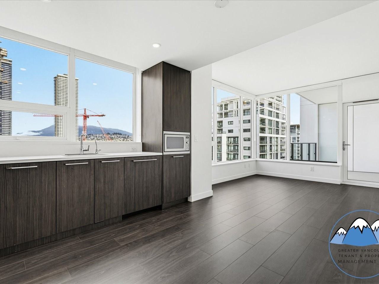 2425 Alpha Ave - Photo 4 of 29