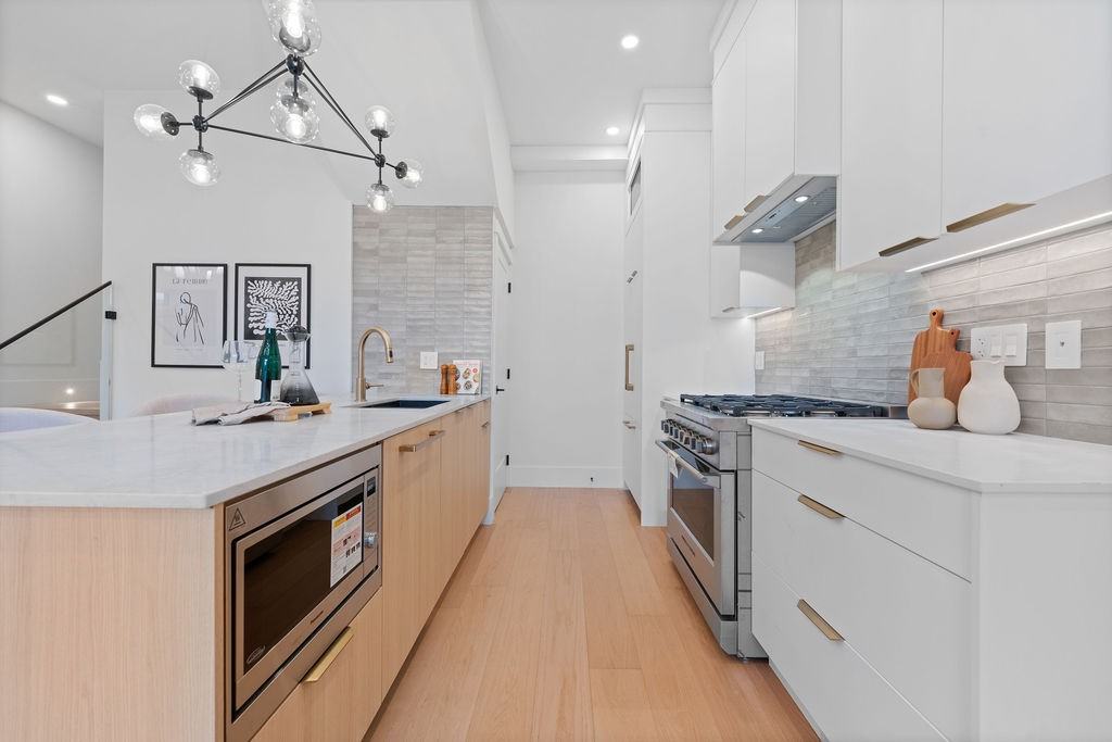 5883 Sophia Street 1 - Photo 4 of 37