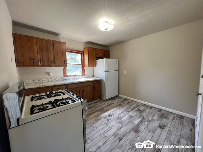 1914 10th St - Photo 4 of 12