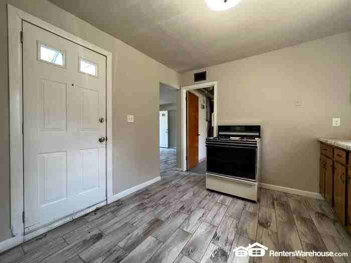 1914 10th St - Photo 6 of 12