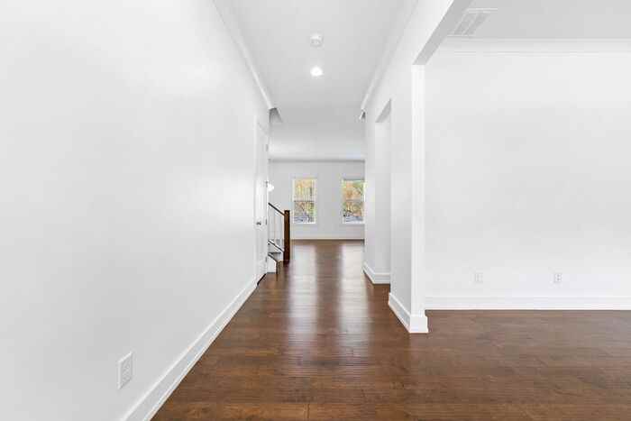 3388 Kelowna Ct - Photo 3 of 33