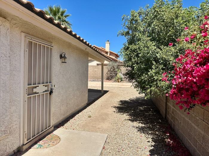 2914 E Woodland Dr - Photo 2 of 23