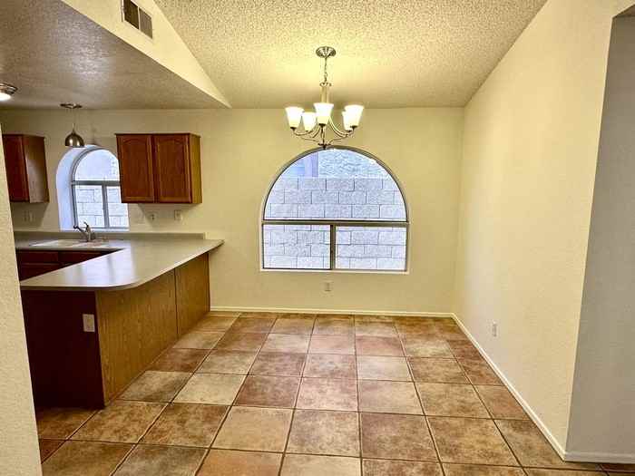 2914 E Woodland Dr - Photo 5 of 23