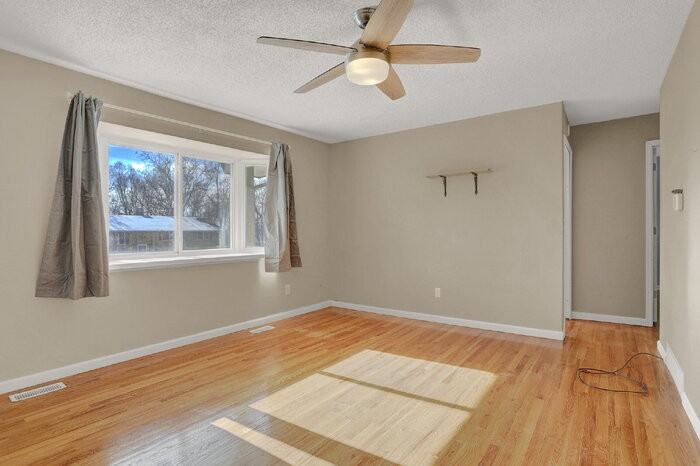 512 Squire St - Photo 5 of 28