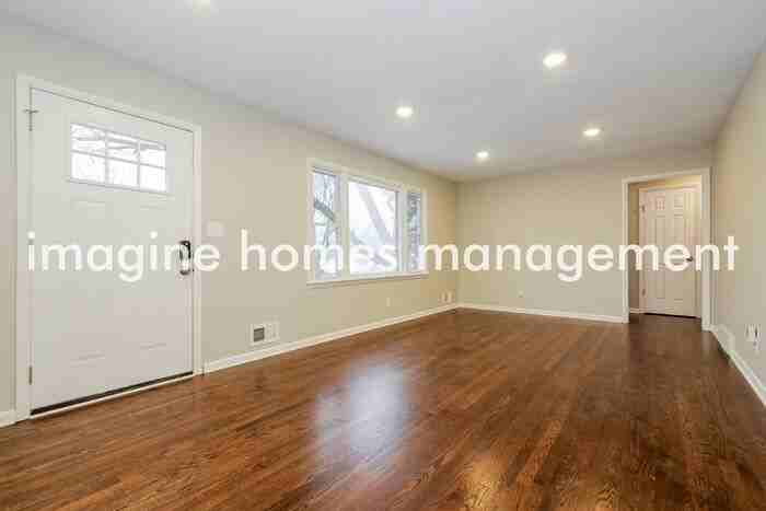 8212 Grand Ave - Photo 4 of 16