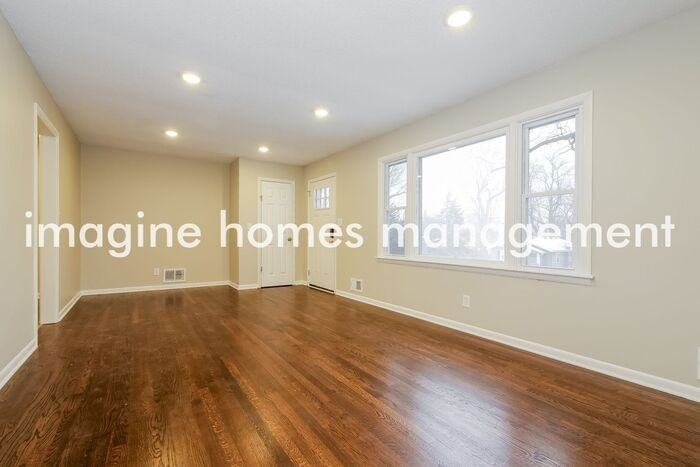 8212 Grand Ave - Photo 5 of 16