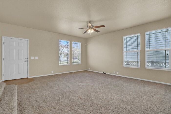 2424 Saint Paul Dr - Photo 7 of 30