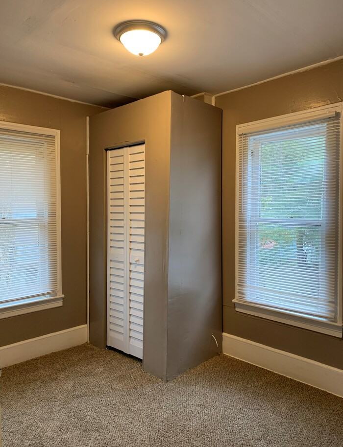 331 W 40th St - Photo 4 of 21