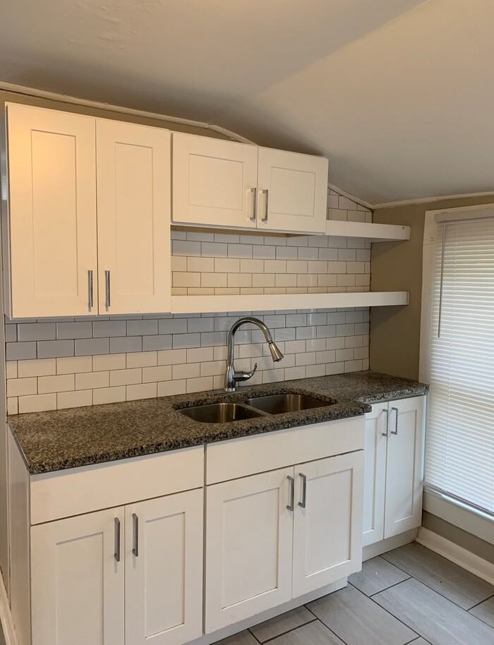 331 W 40th St - Photo 7 of 21