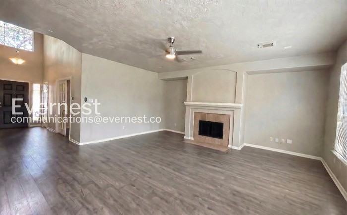 6411 Sparrows Glen Ln - Photo 4 of 31