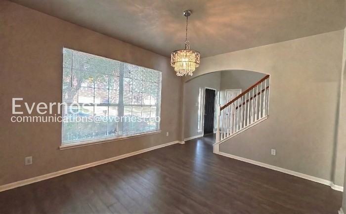 6411 Sparrows Glen Ln - Photo 6 of 31