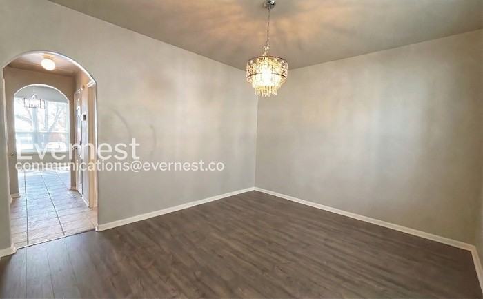 6411 Sparrows Glen Ln - Photo 7 of 31