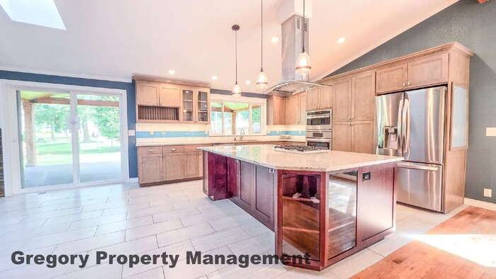 6933 184th St Se - Photo 5 of 46