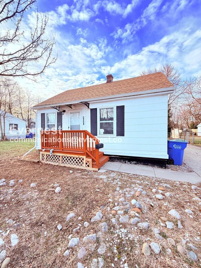 8640 Chalmers Ave - Photo 2 of 32