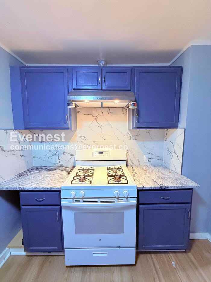 8640 Chalmers Ave - Photo 3 of 32