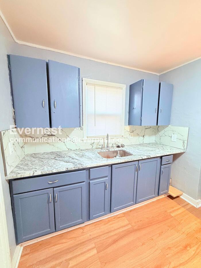 8640 Chalmers Ave - Photo 5 of 32