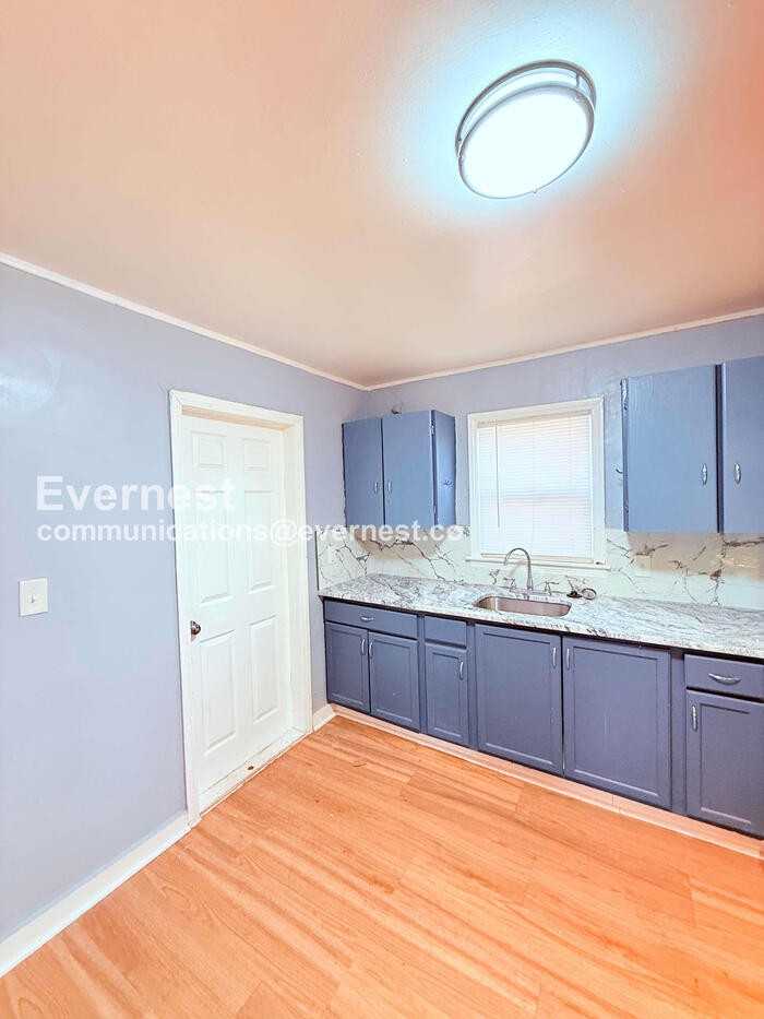 8640 Chalmers Ave - Photo 6 of 32