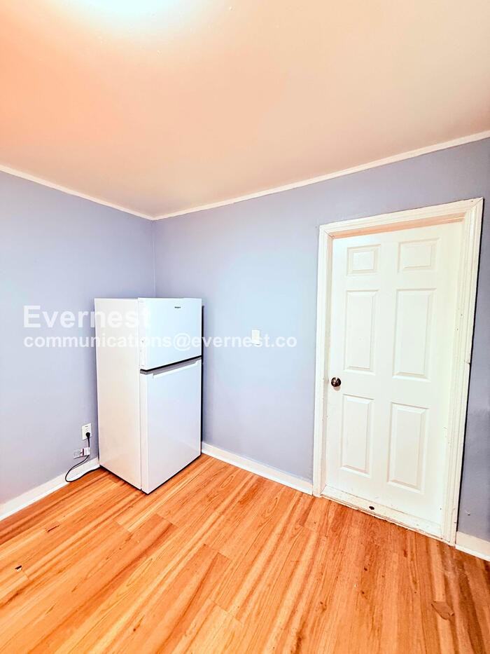 8640 Chalmers Ave - Photo 7 of 32