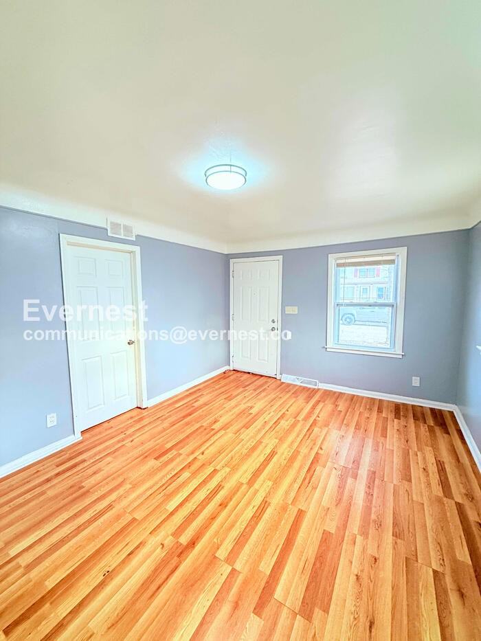 8640 Chalmers Ave - Photo 7 of 32
