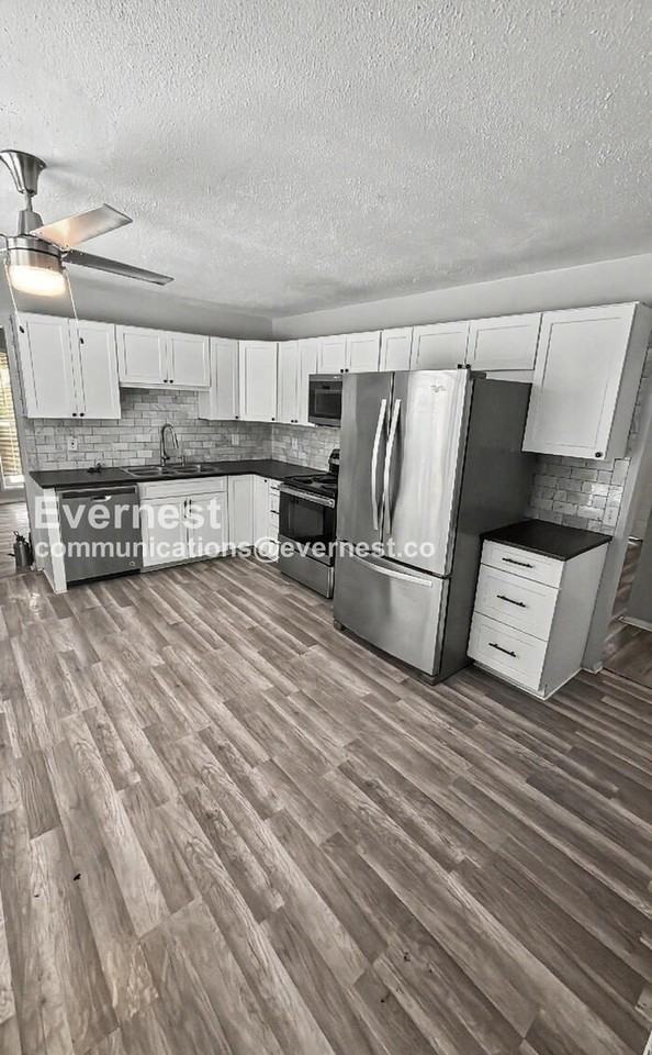 2380 Grassland Dr - Photo 2 of 26