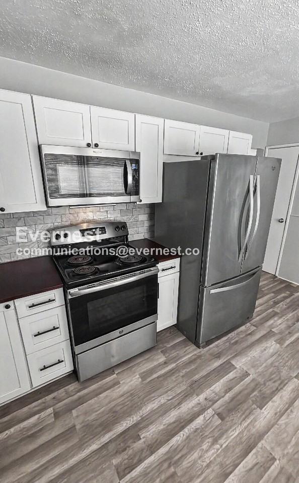 2380 Grassland Dr - Photo 3 of 26