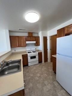 1308 Dakota Dr - Photo 2 of 5