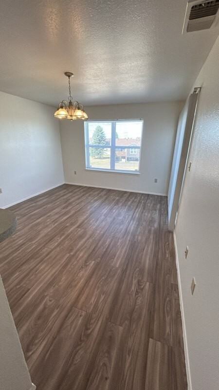 1187 Case Ct - Photo 3 of 8