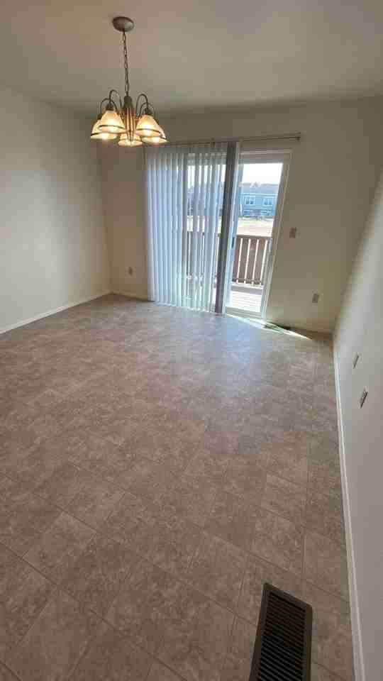 405 Mickelson Ct - Photo 4 of 5