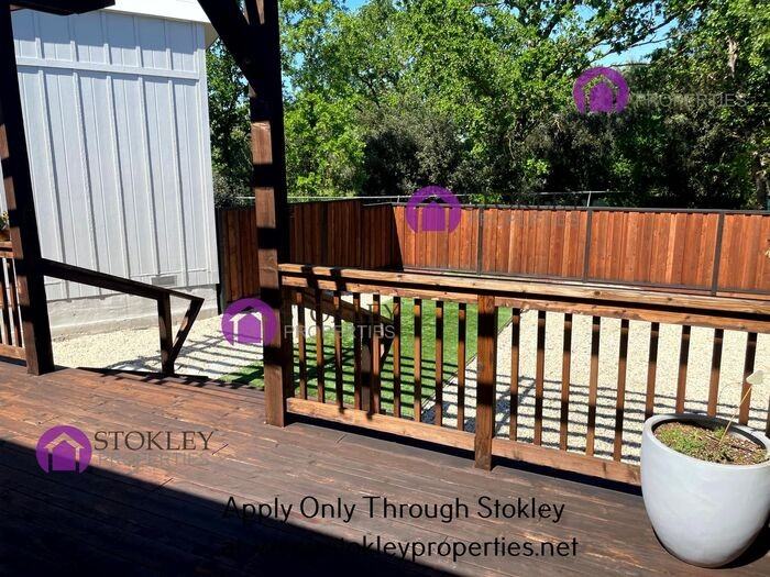 1692 Oak Park Blvd - Photo 4 of 24